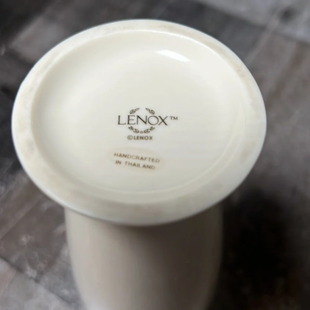 Vintage 80's Porcelain Lenox Vase 24K Trim Hand Crafted in Thailand - Picture 7 of 7